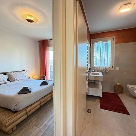 10 Min Walk From The Beach, Free Swimming Pool